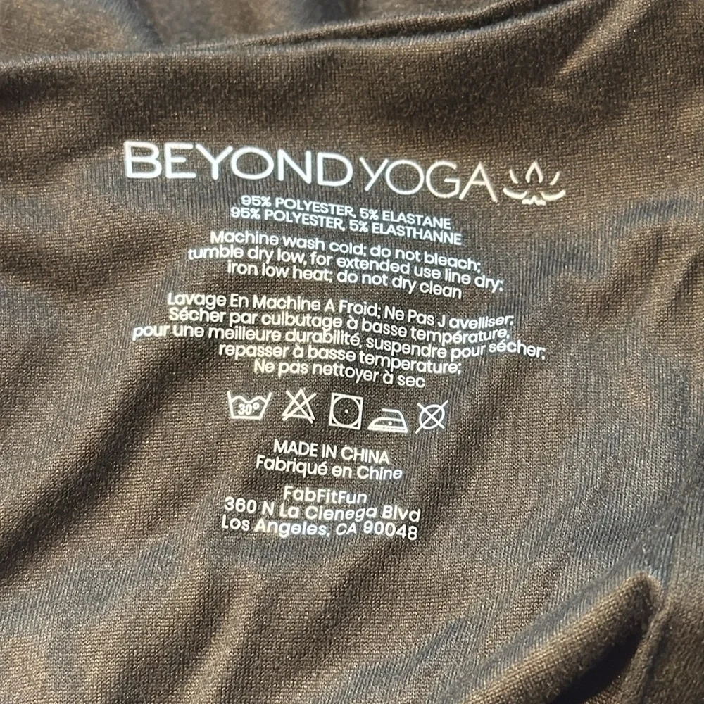 Beyond Yoga | Infinity Hidden Pocket Scarf in Black OS - Picture 8 of 8